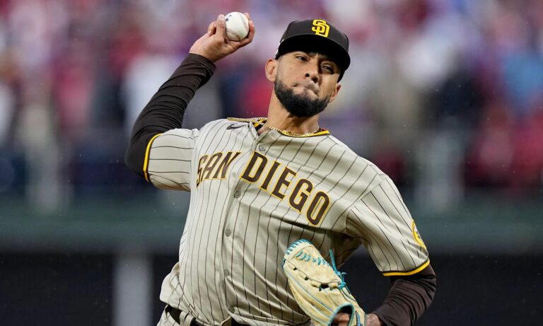 Padres vence a Dodgers y se clasifica a la postemporada de la mano de Robert Suárez