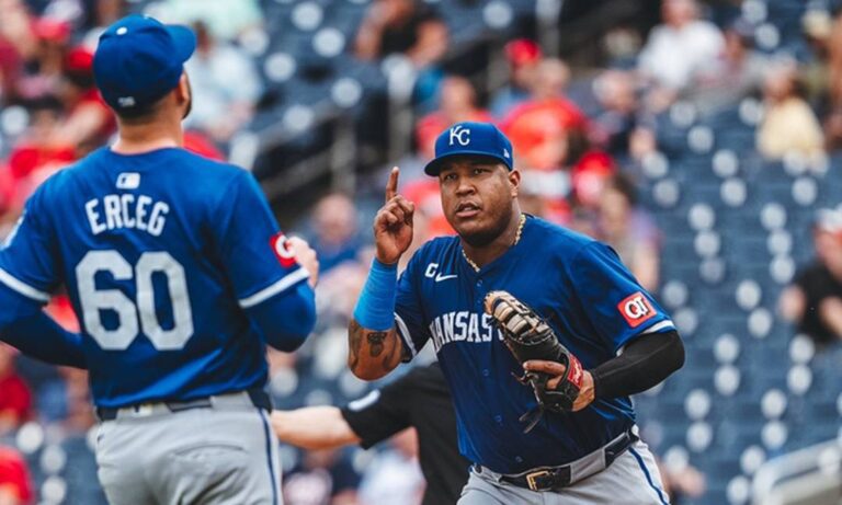 Salvador Pérez duplica y deja a los Royals cerca de los playoffs