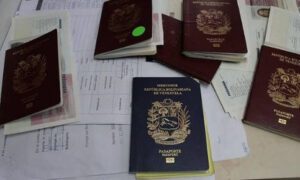 Gobierno restringe ingreso aéreo a venezolanos con pasaporte vencido