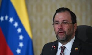 Yván Gil recuerda que Venezuela rompió relaciones con Chile desde agosto