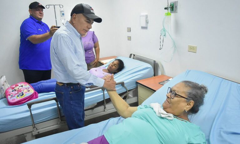 Rosales concluye gira en Lagunillas y Sucre centrada en educación, salud y economía