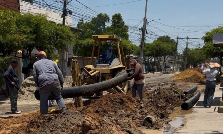 Gobernación sustituye colector en la avenida 5 de la urbanización San Jacinto