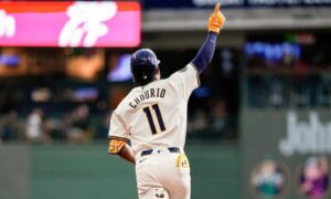 Jackson Chourio revienta el madero con jonrón y queda a un swing de 3 récords