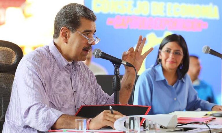 Maduro ordena la liquidación del centro de control cambiario