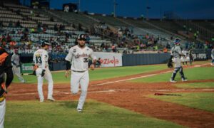 Tiburones vence a Águilas 5×2 y les propina tercera derrota seguida