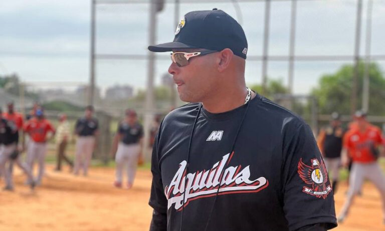 Lipso Nava dirige primer entrenamiento de las Águilas