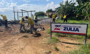 Gobernación hace operativo especial de limpieza en Playa Macuto