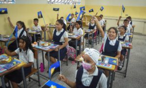 Rosales inaugura trabajos de la Escuela Antonio Joaquín López Epieyú en Maracaibo