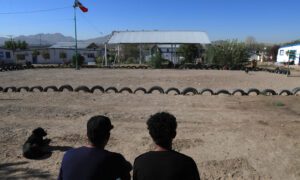 Migrantes en frontera de México con EE. UU. esperan las mejoras prometidas por Sheinbaum