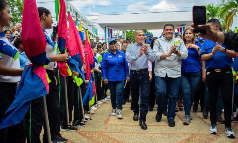 Gobernador Rosales culmina intensa gira por el municipio Rosario de Perijá