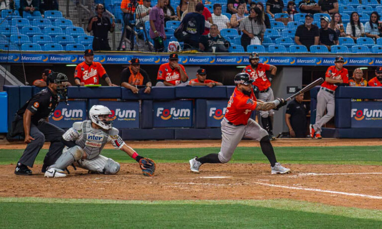 Águilas buscará el primer triunfo ante Leones de Caracas en el Monumental