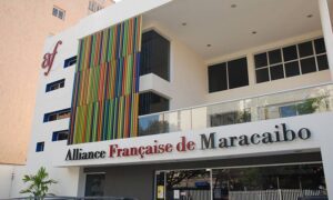 Alianza Francesa inicia celebración de su 45 aniversario con proyección de “De Gaulle”
