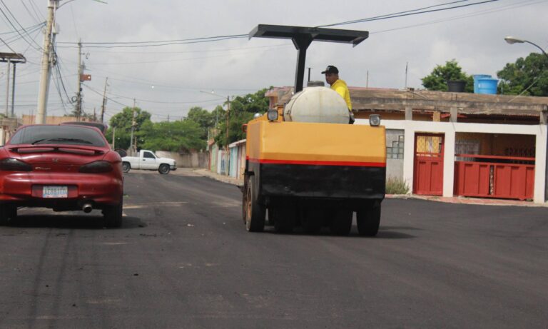 Gobernador Rosales inspecciona obras y servicios en barrios y urbanizaciones de Maracaibo