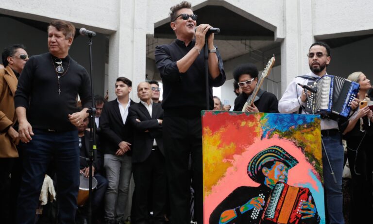 Carlos Vives y La Provincia dan la última despedida a su acordeonista Egidio Cuadrado