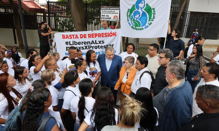 Familiares de detenidos piden al TSJ que examine las medidas cautelares