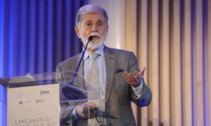 Amorim dice que Brasil no reconoce la victoria de Maduro por “falta de transparencia”