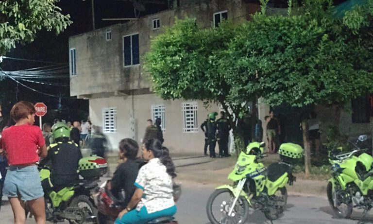 Sicarios hieren a 3 venezolanos cuando compartían frente a su casa en Colombia