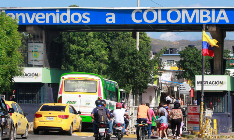 El 80,6 % de migrantes venezolanos piensa quedarse en Colombia en 2025