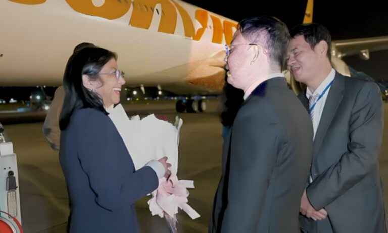 Delcy Rodríguez se reúne en Vietnam con el presidente Luong Cuong