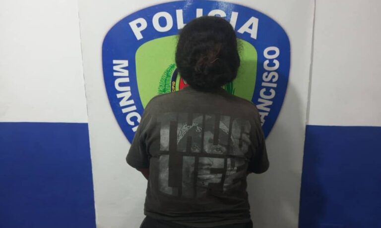 Arrestan a mujer por golpear a una adolescente embarazada y provocarle un aborto