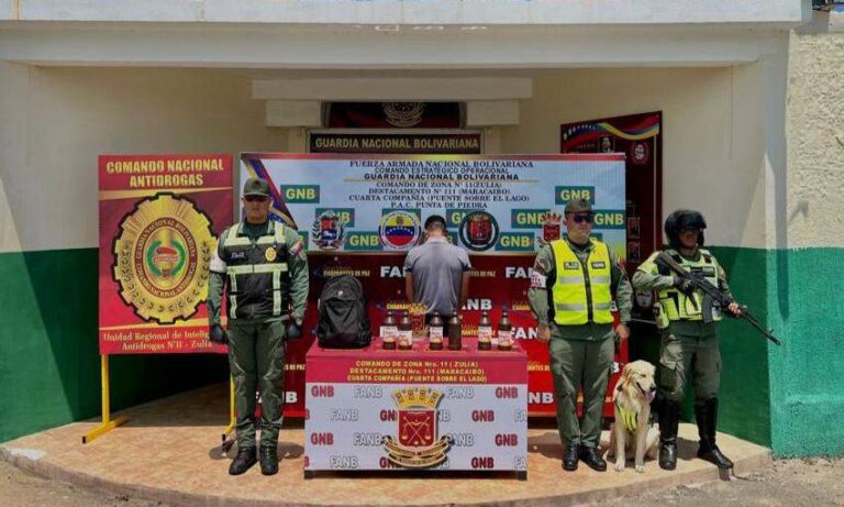 Detienen en el Puente sobre el Lago a joven con casi 6 litros de cocaína líquida