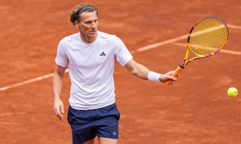 Diego Forlán debutará en el tenis profesional a los 45 años
