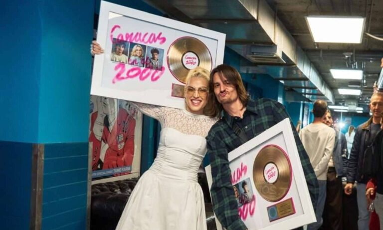 Elena Rose recibe disco de oro por “Caracas en el 2000”