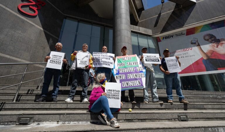 Academias piden liberar a los detenidos tras las protestas poselectorales