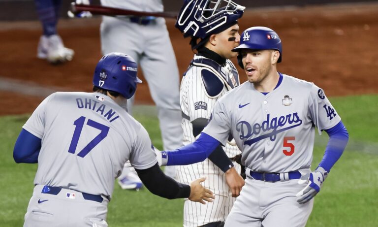 Los Dodgers asaltan Nueva York y quedan a un triunfo de conquistar la Serie Mundial