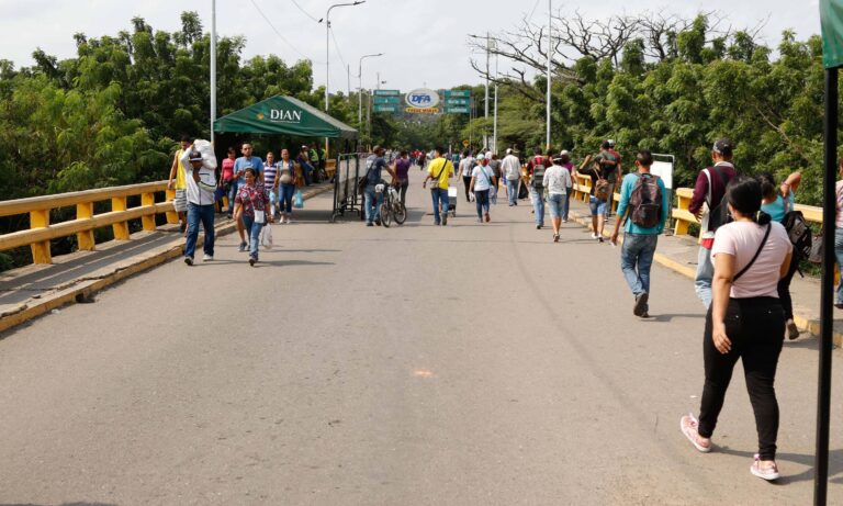 Venezolanos sin pasaporte vigente pueden ingresar al país a través de la frontera con Colombia