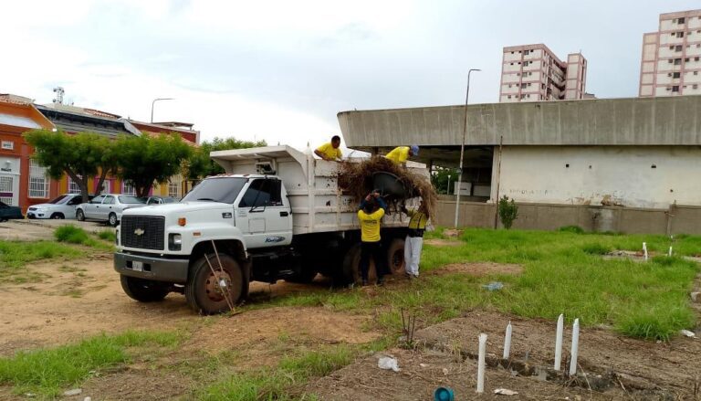 Gobernación continúa con las operaciones de saneamiento en Maracaibo