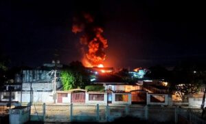 Autoridades supervisan incendio en tanque de Pdvsa La Salina en Cabimas