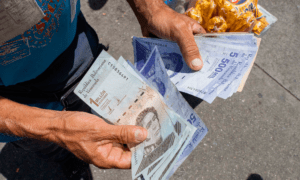 Inflación repunta al 4 % en octubre y la tasa acumulada alcanza el 16,6 %