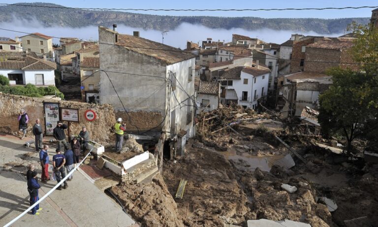 Suben a 95 los fallecidos por las devastadoras inundaciones en España