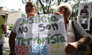 Madres claman justicia para menores detenidos en protestas postelectorales