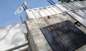 Asilado en Embajada argentina denuncia que se negó de nuevo el acceso a medicinas