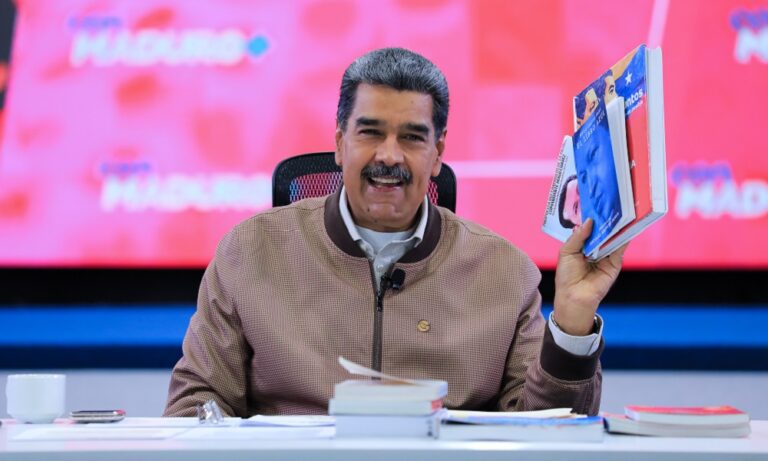 Maduro asevera que no descansará en su lucha contra “los corruptos y los traidores”