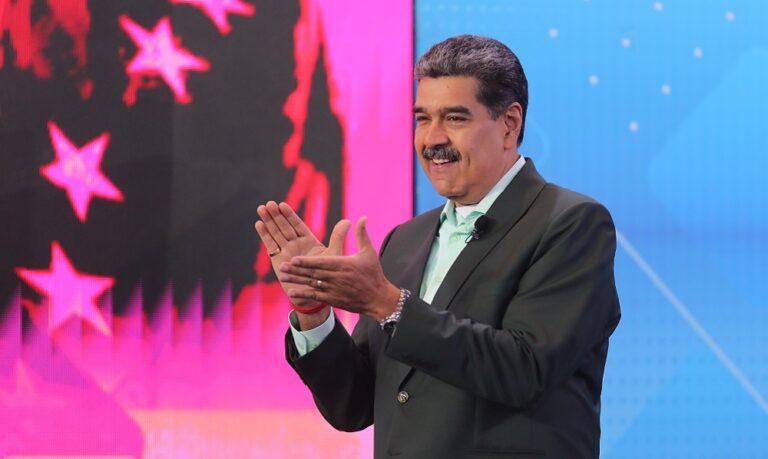 Maduro ratifica que tomará posesión el 10E al celebrar reelección de la junta directiva de la AN 2020