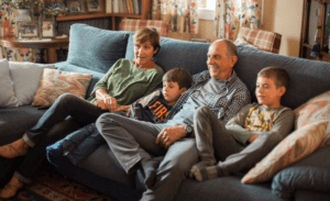 Preparando el día perfecto de películas en familia