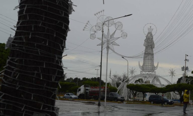 Avanzan preparativos para el encendido de luces de Bella Vista pese a la lluvia