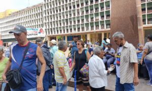 Trabajadores reclaman bajos aguinaldos: ¿Dónde está lo que dijeron que nos iban a pagar?