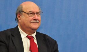 Fallece a los 83 años el escritor chileno Antonio Skármeta