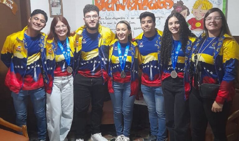 Team Venezuela que triunfó en Mundial de Robótica en Grecia visita el Colegio Guadalupe