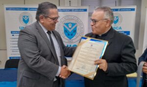 La Unica reconoce la labor de Chevron por la educación