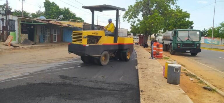 Gobernación del Zulia reemplaza colector y reasfalta la parada de carritos de Milagro Norte