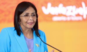 Delcy Rodríguez dice que están aplicando “medidas coyunturales” para reducir la brecha cambiaria