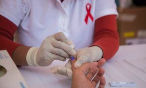 Escasez de reactivos y poca prevención frenan lucha contra el VIH en el país