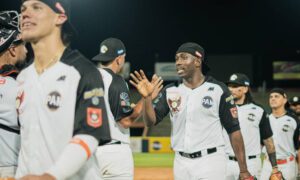 Águilas del Zulia derrota 12×2 a Caribes con ofensiva de 20 imparables
