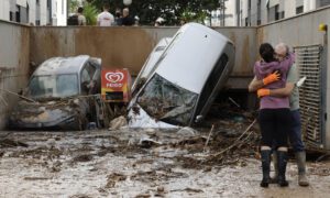 Sánchez eleva a 211 las víctimas del temporal en Valencia