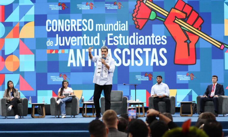 Maduro anuncia “gran festival mundial antifascista” para enero